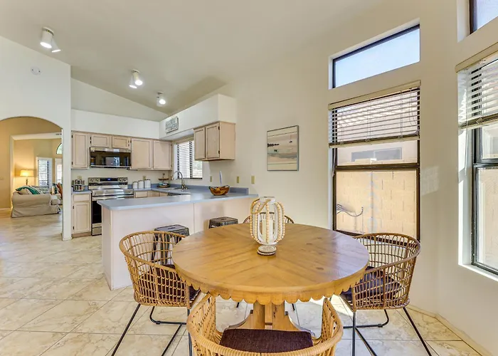 Holiday home Half-mi To Dtwn: Lakefront Home! *