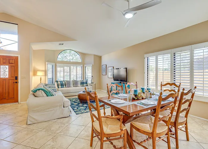 Half-mi To Dtwn: Lakefront Home! Holiday home
